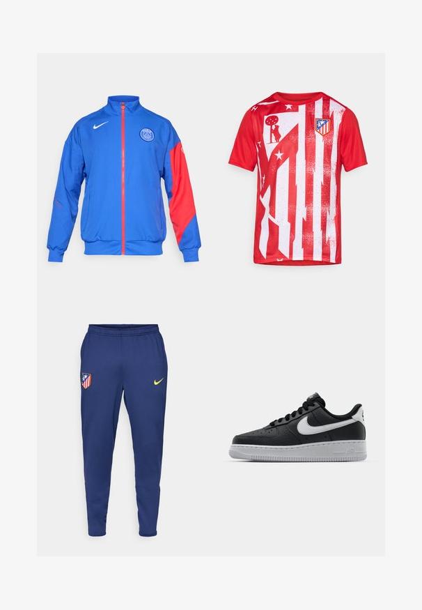 Casaco desportivo azul com detalhes em vermelho, com fecho completo, colarinho alto, punhos elásticos e bolsos laterais. Apresenta "Paris" e logótipo na frente.; Camisola atlética vermelha com riscas brancas verticais, padrões desgastados e um logótipo do clube no peito. Feita de tecido respirável.; Calças de atletismo azuis feitas de tecido leve, com um logo amarelo da Nike e um emblema do clube com riscas vermelhas e brancas. Inclui cintura elástica.; Sapatilha de pele preta com superfície texturizada, swoosh branco da Nike, sola cinza, bico redondo e design com atacadores. Apresenta perfurações na caixa dos dedos.