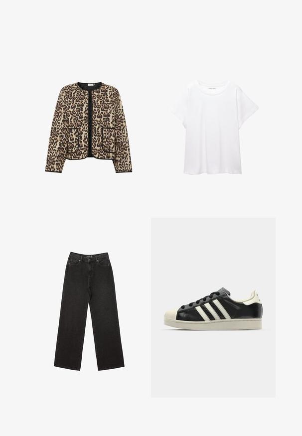 Leopardprint gewatteerde jas met een ronde hals, zwarte bies en twee vozakken; heeft een zachte, gestructureerde oppervlakte.; Witte T-shirt van zacht, lichtgewicht stof. Heeft een ronde halslijn en korte, brede mouwen met een ontspannen pasvorm. Geen zichtbare patronen.; Zwarte wijde jeans van denim, met kleine stippenpatronen, een klassieke vijf-pocket ontwerp en een knoop- en ritssluiting.; Zwarte leren sneaker met witte strepen, rubberen teenbescherming, zwarte veters en een crèmekleurige loopzool. Glad oppervlak met een glanzende afwerking.