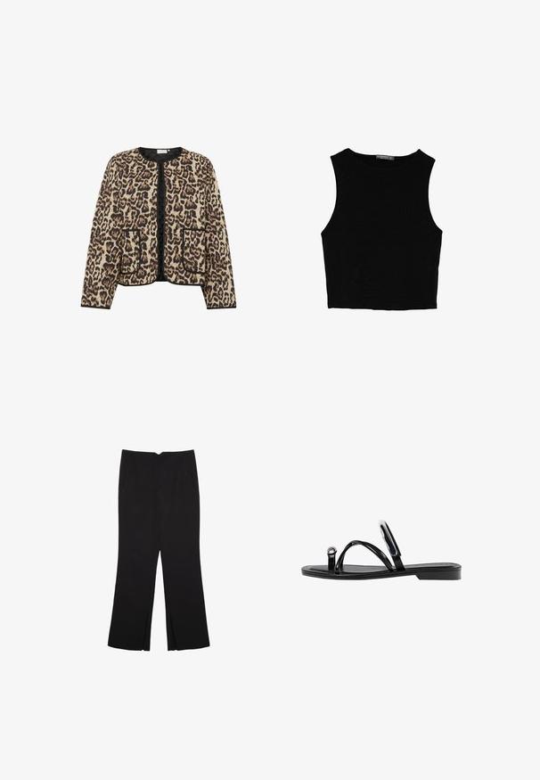 Leopardenmuster Steppjacke mit Rundhalsausschnitt, schwarzem Besatz und zwei Vorderaschen; verfügt über eine weiche, strukturierte Oberfläche.; Schwarzes ärmelloses Crop-Top aus glattem Stoff, mit rundem Ausschnitt und einem klaren, schlichten Design ohne Muster oder Beschläge.; Schwarze Hose mit geradem Schnitt, ausgestattet mit Fronttaschen und Seitenschlitzen am Saum. Hergestellt aus weichem, glattem Stoff. Geeignet für verschiedene Anlässe.; Schwarze flache Sandalen mit glänzender Oberfläche, drei dünnen Riemen und einem runden Hardware-Detail an den Zehen. Elegantes Design mit einem minimalen Absatz.