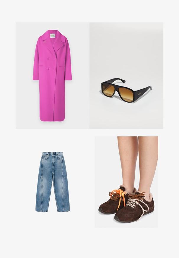 Długi, podwójnie zapinany, jasnoróżowy płaszcz z szerokimi klapami, dwiema przednimi kieszeniami i metką "FROM FUTURE" wewnątrz kołnierza.; Szary krótkostrzyżony sweter wykonany z miękkiego, puszystego materiału. Posiada długie rękawy i okrągły dekolt, z gładką, lekką teksturą.; Jasnoniebieskie dżinsy charakteryzują się luźnym krojem, dużymi kieszeniami i kontrastowym przeszyciem. Materiał ma wyblakłe wykończenie o gładkiej teksturze.; Brązowe zamszowe buty wsuwane z futrzanym wykończeniem noszone na gołych stopach, z niedopasowanymi sznurówkami: jedna pomarańczowa i jedna biała w czarne paski.; Czarne prostokątne okulary przeciwsłoneczne z brązowymi gradientowymi soczewkami. Wykonane z tworzywa sztucznego, z gładką powierzchnią i subtelnym złotym logo na zausznicy.