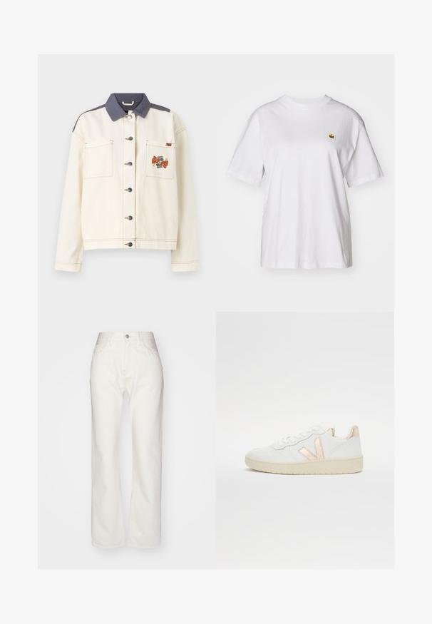 Kremfarget denimjakke med en mørkeblå krage, to frontlommer, sølvknapper og et fargerikt broderimønster på venstre lomme.; Hvit bomulls t-skjorte med avslappet passform, korte ermer og en liten brodert logo på venstre brystområde.; Hvite denimbukser med høy livhøyde og vid passform. Har knapp og glidelås lukking, beltehekter og subtile sømdetaljer.; Hvite lavtopp sneakers med perforert tekstur, med metallisk rosegull detaljer på siden og baksiden. Gummisåle.