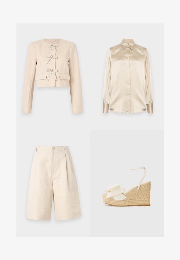 Beige, kurz geschnittene Jacke mit langen Ärmeln, ausgestattet mit vier Stoffschleifen und großen goldenen Knöpfen, ergänzt durch zwei vordere Taschen. Glatte Textur.; Beige Satinhemd mit spitzem Kragen, langen Ärmeln, Knopfverschluss und Manschetten in einem etwas glänzenderen Finish. Keine Muster oder Akzente.; Beige Leinen-Shorts mit lockerer Passform, ausgestattet mit einem Knopfverschluss, gefaltetem Design und knielangem Schnitt. Glatte Textur und schlichter Stil.; Keilsandale mit einer natürlichen Jute-Plattform, cremefarbenem Stoff-Obermaterial und zwei geschichteten Blumenakzenten; verfügt über einen dünnen Fesselriemen mit Schnalle.