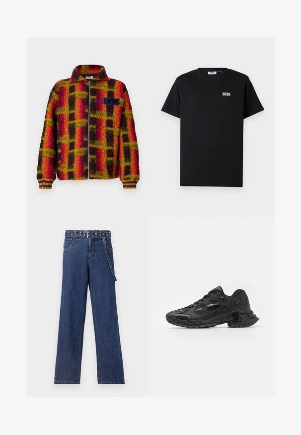 Punane, kollane ja must ruuduline fliisjakker, millel on lukuga esiosa, krae ja ribakätised, mis sisaldavad siniseid ja kollaseid triibusid. GGDS logo rinna peal.; Must harjastee särk, millel on ümar kaelus ja lühikesed varrukad. Vasakul rinnaosal asub valge "GCDS" logo.; Tumedast sinistest denimi teksad sirge lõikega, mis on varustatud mustrilise vööga, millel on metallist silmad ja sobiv vööaas.; Mustad mustreeritud tehisülemaga mustad spordijalatsid, ümarate varvastega ja eristuslike ovaalsete lõigetega. Omavad robustset kummist tallat, mis tagab haarde.