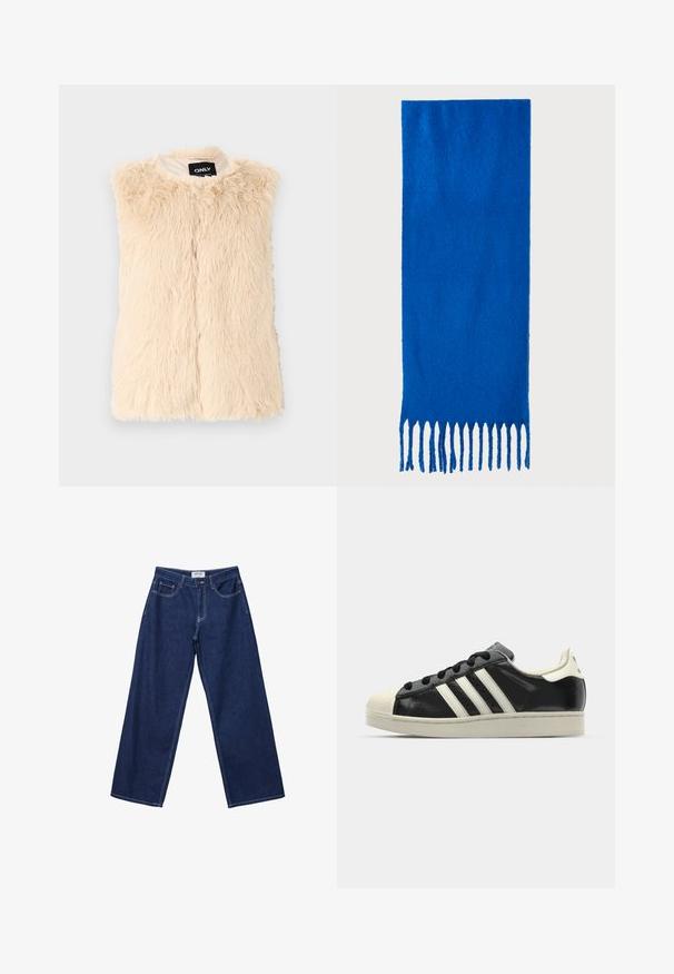 Gilet in pelliccia sintetica beige con superficie morbida e strutturata, design senza maniche e apertura frontale. Interno foderato, etichettato con il tag "ONLY".; T-shirt nera in cotone con maniche corte sopra un sotto manica lunga bianca, caratterizzata da una sottile texture. Design con scollo rotondo.; Jeans in denim blu scuro a gamba larga con chiusura a bottone, cinque tasche e cuciture bianche a contrasto. Il tessuto ha una finitura liscia e leggermente texturizzata.; Sneaker in pelle nera con strisce bianche, punta in gomma, lacci neri e suola di colore crema. Texture liscia con finitura brillante.; Sciarpa blu con frange, realizzata in tessuto morbido; presenta un colore uniforme con una superficie testurizzata e frange tagliate in modo uniforme nella parte inferiore.; Borsa a mano in pelle nera con due manici corti, hardware argentato, dettagli bianchi e un logo bianco. Presenta una superficie strutturata e un design compatto.
