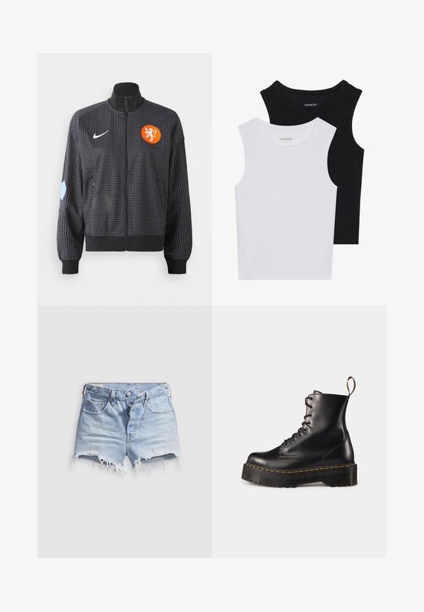 Zwarte zip-up jack met een wit stippenpatroon, oranje leeuwenkreet en verschillende blauwe en zwarte patches op de mouwen. Gemaakt van stof met een zachte textuur.; Twee mouwloze tops in zwart en wit, gemaakt van geribbelde katoen, met ronde halslijnen en een getailleerd ontwerp. Labels zichtbaar op beide.; Lichtblauwe denim short met afgeknipte pijpen en rafelige zoom, vijf zakken en een knoopsluiting. De stof is zacht en heeft een licht versleten uitstraling.; Zwarte leren veterschoenen tot de enkel met een robuuste zwarte zool en gele stiksels. Kenmerkend zijn de trekloop aan de achterkant en de ronde metalen oogjes.