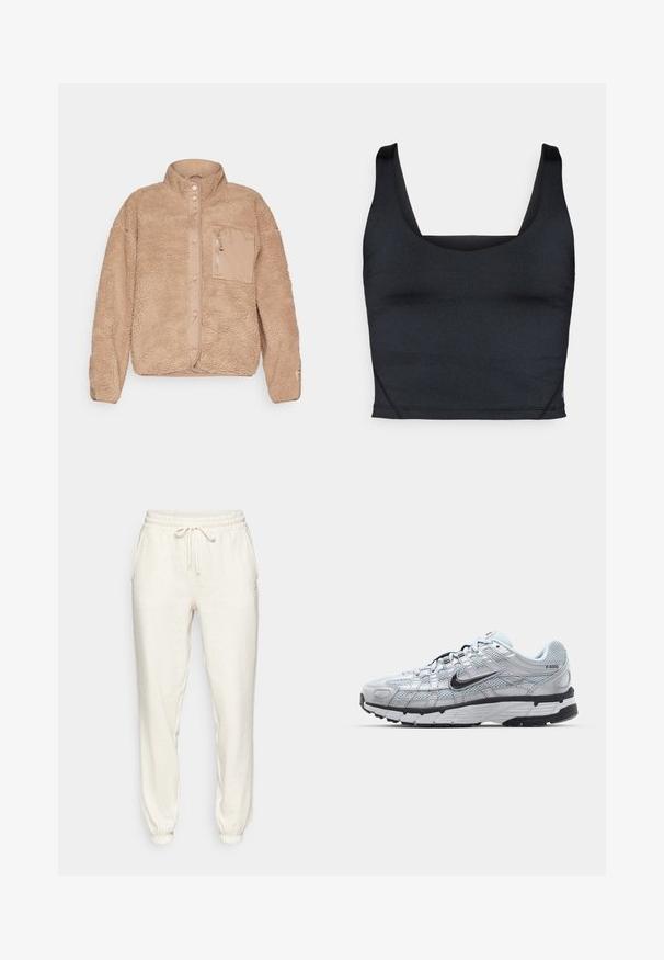 Veste en polaire beige avec un col montant, dotée d'une poche zippée à l'avant et d'une fermeture à pression. Surface texturée avec une finition douce.; Débardeur noir court en tissu doux et extensible, avec larges bretelles et encolure carrée aux détails de couture minimalistes.; Pantalons de jogging beige clair en tissu doux, avec une taille élastique à cordon, des poches latérales et des chevilles resserrées.; Baskets Nike P-6000 avec une tige en mesh gris clair, des accents noirs et une semelle en caoutchouc noir durable. Présente un design complexe et un système de laçage.