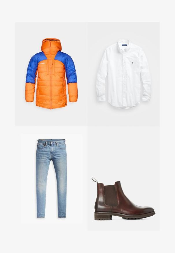 Puchowa kurtka z pomarańczowymi i niebieskimi panelami, z wysokim kołnierzem, wzorem w kratę i zamkiem błyskawicznym z przodu. Wyraźne logo marki na piersi.; Biała, bawełniana koszula z długim rękawem zapinana na guziki. Posiada klasyczny kołnierzyk, mankiety zapinane na guziki oraz małe, granatowe, haftowane logo na klatce piersiowej.; Jasnoniebieskie, dopasowane dżinsy z lekkim przetarciem na udach, z zapięciem na guziki z przodu, pętelkami na pasek oraz pięcioma kieszeniami, na białym tle.; Brązowe skórzane botki Chelsea z elastycznymi panelami bocznymi, pętlą do zakupu i teksturowaną gumową podeszwą. Gładkie wykończenie z wytrzymałym, niskim obcasem.