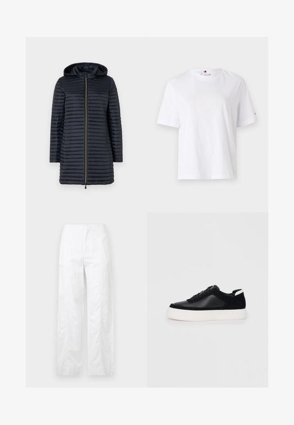 Save the duck MEGS - Téli kabát - black; Fehér pamut póló, kerek nyakkivágással, rövid ujjakkal és diszkrét sárga logóval, amelyen a felirat "HILFIGER NEW YORK 1985" szerepel. Normál szabású.; Fehér, széles szárú nadrág könnyű anyagból, sima textúrával, letisztult vonalakkal és magasderék kialakítással.; Fekete sportcipő sima bőrből és velúr panelekkel, lapos fűzőkkel, kerek orral és fehér gumi talppal. Megkülönböztető logó a sarkán.