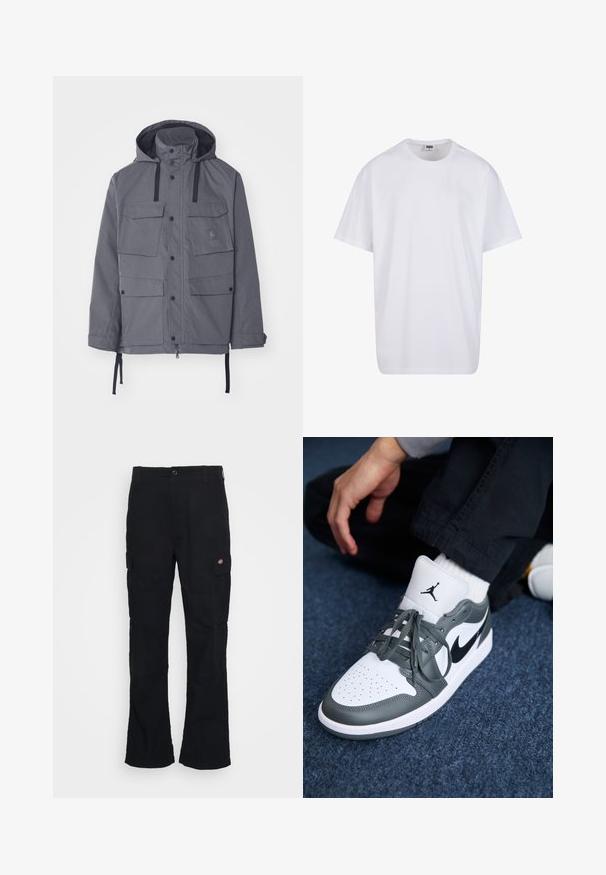 Graue wasserdichte Jacke mit Kapuze, vier frontalen Taschen, Druckknöpfen und verstellbaren Kordelzügen an Taille und Ärmeln. Strukturiertes Material.; Weiße Baumwoll-T-Shirt mit kurzen Ärmeln, rundem Ausschnitt, lockerer Passform und ohne sichtbare Logos oder Muster. Glatte Textur und minimalistisches Design.; Schwarze Cargo-Hose mit geradem Bein, aus strapazierfähigem Stoff gefertigt, mit Seitentaschen und einem aufgenähten Logo auf der linken Seite.; Nike Air Jordan 1 Sneakers aus weißem und grauem Leder, mit einem schwarzen Logo, perforierter Zehenpartie und flachen grauen Schnürsenkeln.