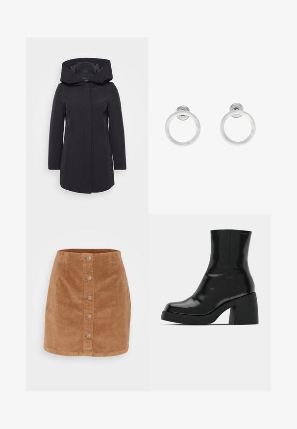 Černý lehký kabát s velkou formovanou kapucí, vertikálními švy, předním zapínáním a dvěma bočními kapsami. Hladká textura a přiléhavý střih.; Tři dlouhé rukávy topy ve zkrácené délce naskládány na sobě, barvy bílá, béžová a tlumená modrozelená, s kulatými výstřihy na světle šedém pozadí.; Mini sukně z kordu v světle hnědé barvě s předním zapínáním na knoflíky, sedmi stříbrnými knoflíky a texturovanou, žebrovanou tkaninou.; Černé kotníkové boty s lesklým povrchem, čtveratou špičkou a silným blokovým podpatkem. Design se vyznačuje bezproblémovým siluetu a minimálním brandingem.; Stříbrné kovové kruhové náušnice s broušenou texturní úpravou, s kulatým designem a průhledným záznamem pro bezpečné nošení.