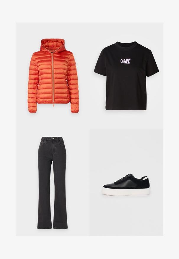 Save the duck ALEXIS - Giacca da mezza stagione - maple orange; T-shirt in cotone nero con scollatura rotonda e maniche corte. Presenta un logo "CK" bianco e rosa nella parte superiore sinistra del petto.; Jeans neri a vita alta e a zampa d'elefante in denim, con chiusura a bottoni, passanti per cintura e tasche laterali. Texture liscia con minimal fading.; Sneaker nera con pannelli in pelle liscia e suede, lacci piatti, punta arrotondata e suola in gomma bianca. Logo distintivo sul tallone.