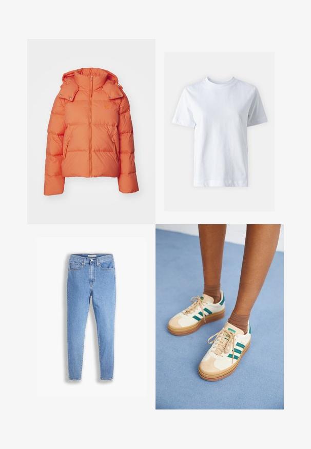 Oranget puffjacka med hög krage, dragkedja fram och sidofickor. Tillverkad av vadderat tyg och har en logotyp på bröstet.; Vit bomull t-shirt med rund halsringning, korta ärmar, rak skärning och slät textur. Inga mönster eller dekorationer.; Ljusblå hög midja slim-fit jeans med fram- och bakfickor, knappstängning och bältesöglor på en vit bakgrund.; Beiga sneakers med mörkgröna ränder, gummisulor, överdel i mocka och textil samt neutrala detaljer, ihopparat med bruna strumpor på en ljusblå yta.