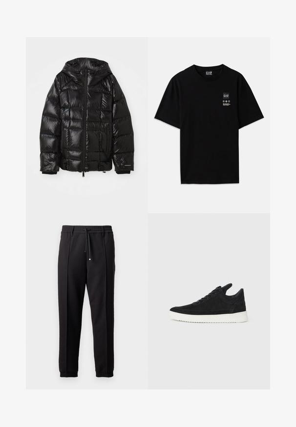 Doudoune noire avec une finition brillante, dotée d'une capuche, d'une fermeture éclair et de poignets élastiques. Design boxy avec des sections matelassées cousues.; T-shirt en coton noir à manches courtes, col rond, avec une petite étiquette logo à l'avant comportant des symboles d'entretien en blanc.; Pantalons noirs avec une taille élastique, cordon de serrage et poignets élastiques. Présente des plis et un tissu lisse et texturé.; Baskets en daim noir avec une semelle en caoutchouc blanc, présentant des coutures tonales et un design lacé. Texture lisse avec une forme moderne et épurée.