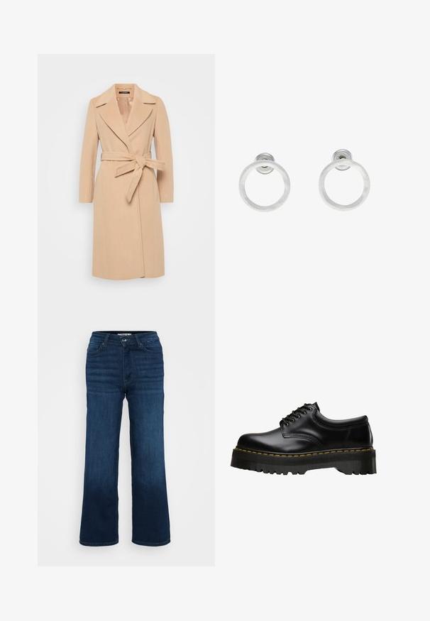 Lauren Ralph Lauren Petite - Klasyczny płaszcz; Biały, dopasowany top z szerokim dekoltem i rękawami do łokcia, z zrolowanymi mankietami. Wykonany z gładkiego, lekkiego materiału.; ONLY Petite ONLMADISON WIDE ciemnoniebieski; Czarne skórzane buty sznurowane z grubą, ząbkowaną czarną gumową podeszwą i żółtym przeszyciem wzdłuż krawędzi, charakteryzujące się gładkim wykończeniem.; Srebrne metalowe kolczyki w kształcie obręczy z matową teksturą, z okrągłym wzorem i przezroczystym zapięciem typu post, zapewniającym bezpieczne noszenie.