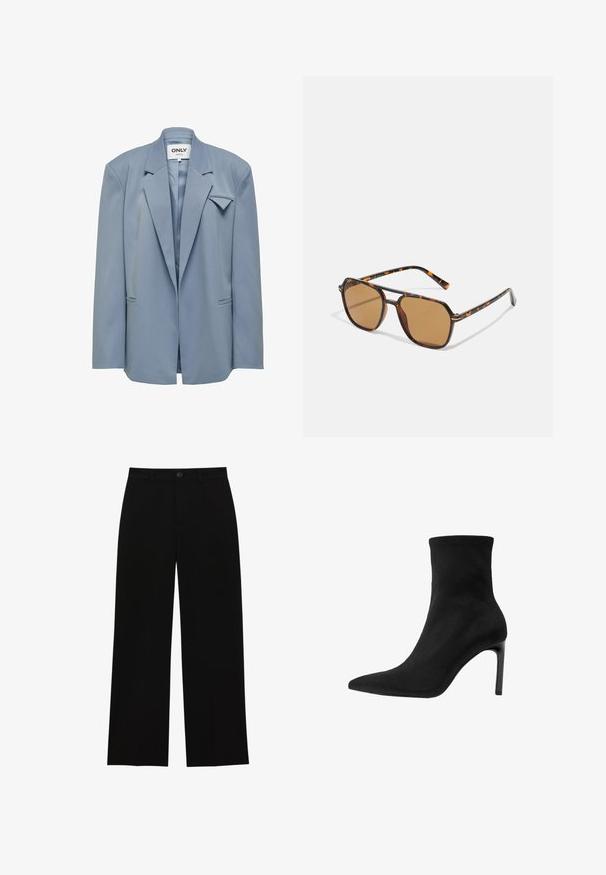 ONLY - Krótki płaszcz; Dwa długie topy z kołnierzem typu golf, jeden biały, a drugi czarny, wykonane z gładkiego, elastycznego materiału, oba o dopasowanym kroju i wysokich kołnierzach.; Czarne, wysokie na talii spodnie o szerokich nogawkach, wykonane z gładkiego materiału, z płaskim przodem, zapięciem na guzik i bez widocznych kieszeni.; Czarne botki sięgające kostki, wykonane z gładkiego zamszu, z ostro zakończonym noskiem i wysokim obcasem typu stiletto. Elegancki, minimalistyczny design bez zdobień.; Brązowe okulary przeciwsłoneczne z oprawką w deseń żółwia, prostokątne soczewki i smukłe zauszniki z pomarańczowym wzorem. ; Brązowa torebka z zamszu z złotym kwadratowym zapięciem, górnym uchwytem i łańcuszkowym paskiem. Charakteryzuje się prostokątnym kształtem i zaokrąglonymi krawędziami.