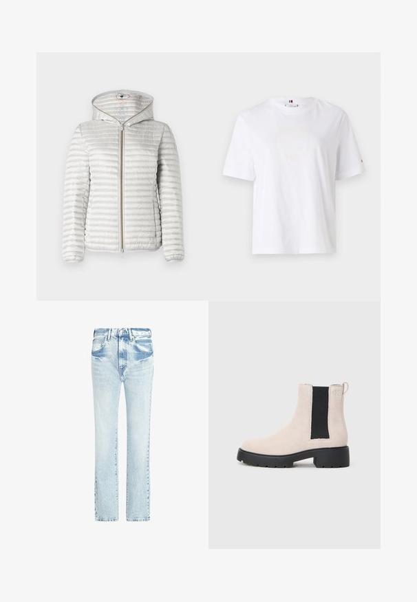 Lys grå quilted puffjakke med hette, med frontglidelås, ribbede mansjetter og en glatt, reflekterende tekstur.; Hvit bomulls T-skjorte med rund hals, korte ermer og subtilt gult logodesign som leser "HILFIGER NEW YORK 1985." Standard passform.; Lys blå denim jeans med rett ben-design, fem lommer og en falmet tekstur. Har synlig søm og en klassisk knappelukking.; Beige semsket Chelsea-støvel med svart elastisk sidepanel, kraftig svart såle og trekkflik ved ankelen.