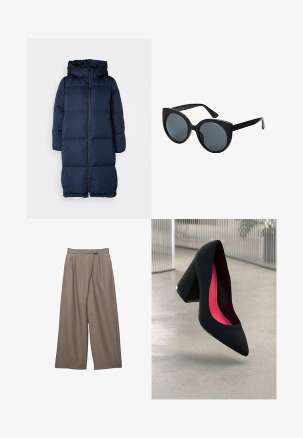 Mornarsko modra podložena jakna s kapuco, z zadrgo, dolgimi rokavi in prešito strukturo za izolacijo.; Svetlo roza srajca z dolgimi rokavi z belimi vertikalnimi črtami in usklajeno kravato. Gladka tekstura, ovratnik s gumbi in manšete s treglji.; Hlače širokega kroja iz svetlo rjave tkanine, ki imajo gube na pasu in gladko teksturo. Oblikovane so z stranskimi žepi za praktičnost.; Črne visoke petke z nazobčanim prstom, teksturirano površino in živahnimi rožnatimi notranjimi deli. Imajo robustno peto z srebrnim akcentom.; Črne očalke z velikimi okvirji in obliko mačjih oči, temnim toniranim lečami in sijajnim plastičnim okvirjem. Imajo debele temple za podporo.