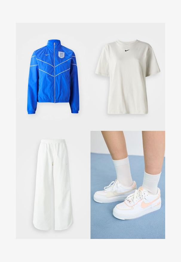 Modra nylon jakna z visokim ovratnikom, z zadrgo spredaj, elastičnimi manšetami in pasom; vsebuje bele poudarke in grb Anglije na prsih.; Bela bomba iz bombaža z okroglim ovratnikom in kratkimi rokavi. Ima majhen črn Nike logotip na prsih. Preprost in neopazen dizajn.; Bela športna hlače širokega kroja z rebrastim pasom in diskretno logotipno podrobnostjo. Gladek material z sproščenim krojem in zoženim robom.; Bele tenevke z breskevimi poudarki, gladka usnjena zgornja površina, perforiran prst, teksturiran podplat in vezalke. Uporabljene z belimi nogavicami na modri površini.