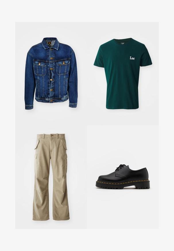 Lee RELAXED RIDER JACKET - Casaco de ganga - orchid blue; T-shirt de algodão verde escuro com um decote redondo, mangas curtas e um logótipo "Lee" bordado em branco no lado esquerdo do peito.; Calças cargo bege feitas de um tecido durável, apresentando um corte relaxado, múltiplos bolsos laterais e joelhos reforçados. Design frontal liso.; Sapato de pele preta com atacadores, bico arredondado, sola de borracha texturizada e costura amarela à volta da base. Design plano e acabamento liso.