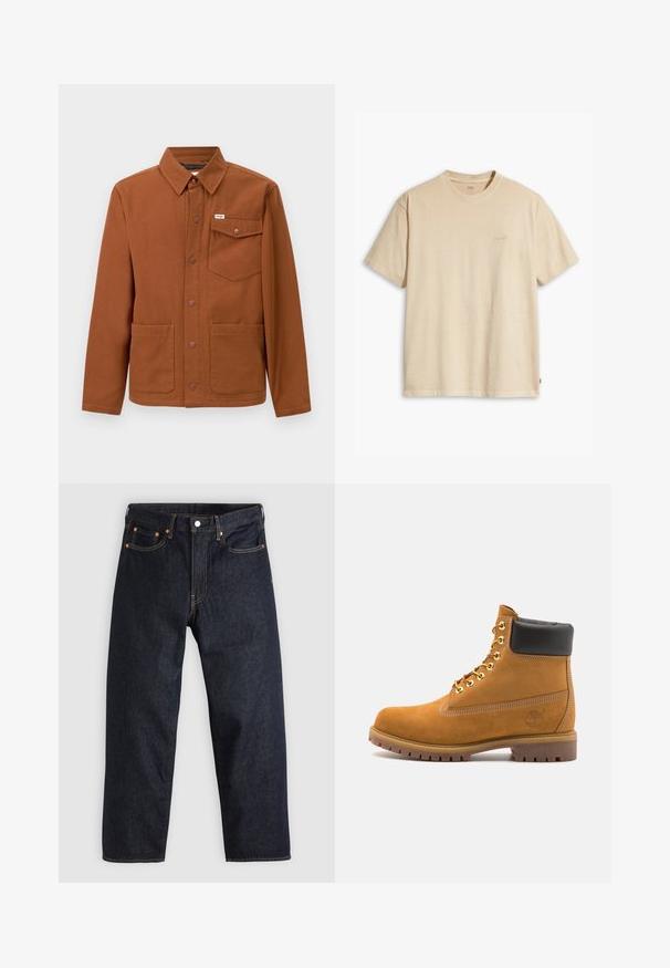 Bruine lange mouwen jas van stevig materiaal, met een knoopsluiting aan de voorkant, twee grote voortassen en een linkerbovenborstzak met een logo.; Beige katoenen T-shirt met een ronde hals en korte mouwen. Bevat een subtiel 'Levi's' logo in dezelfde kleur op de borst. Zachte textuur.; Donkerblauwe denim jeans met een rechte snit, vijf zakken, contrasterende oranje stiksels en een knoopsluiting. Geen zichtbare patronen of versieringen.; Tan suède enkelboot met zwart gevoerd kraagje, gouden metalen oogjes, witte stikdetails en een robuuste rubberen zool met uitgesproken profiel.