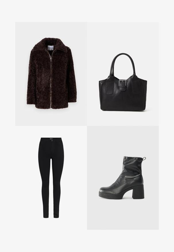 Brun, fuzzy jakke med bred krave, lynlås foran og lange ærmer. Blød tekstur og afslappet pasform. Ingen synlige lommer eller mønstre.; To lange langærmede skjorter: en sort og en hvid. Begge har en rund halsudskæring, raglanærmer og et blødt bomuldsblandingsstof.; Pieces PCHIGH NOOS - Jeggings - black; Sorte ankelstøvler lavet af glat læder, med en sidelukning, kraftig struktureret hæl og rundt tådesign.; Sort læder tote taske med glat tekstur, struktureret form, to håndtag og en fremtrædende sølvspænde detalje på forsiden.