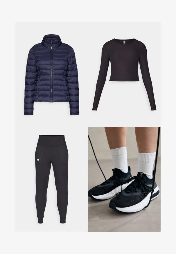 Giacca puffa blu navy con colletto alto, motivo a righe orizzontali, zip frontale e polsini elastici; realizzata in materiale morbido e leggero.; Top cropped a maniche lunghe nero realizzato in tessuto a coste. Presenta un collo rotondo e una silhouette aderente con superficie strutturata.; Leggings atletici neri realizzati in materiale elastico, con un alto giro vita, tasche laterali e polsini aderenti alla caviglia.; Scarpe sportive nere con tessuto testurizzato, suola bianca e lacci neri. Indossate con calzini bianchi a costine, in piedi su una superficie chiara.