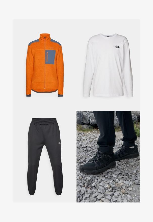 Giacca in fleece arancione con colletto alto, dettagli blu sulle spalle, tasca con zip sul petto e polsini a coste. Tessuto testurizzato su tutta la superficie.; T-shirt bianco a maniche lunghe in cotone con colletto rotondo. Presenta un piccolo logo nero sul petto. Texture liscia, vestibilità regolare.; Pantaloni sportivi neri con vita regolabile tramitecordino, vestibilità affusolata, polsini elasticizzati e un piccolo logo bianco sulla coscia sinistra, realizzati in tessuto morbido.; Scarpe da esterni nere realizzate in mesh e materiale sintetico, con una parte superiore testurizzata, un sistema di allacciatura sicuro e una suola robusta, su terreno roccioso.