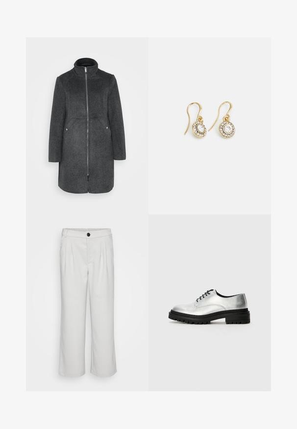 Tamsiai pilkas vilnos mišinys paltas su aukštu apykakle, priekyje užtraukiama uždanga ir dvi šoninės kišenės su sidabro akcentais. Tiesi silueto linija, iki kelių ilgio.; Even&Odd Petite 3 PACK - Ilgarankovis viršutinės dalies drabužis - black/white/light green; Balti, plačios kojinės kelnės, pagamintos iš lygios medžiagos, su klostėmis priekyje ir elastingu juosmeniu su mygtuko uždarymu.; Sidabriniai odiniai oksfordai su apvaliu pirštu, juodu guminio pado ir juodomis raištelėmis. Yra minimalios siuvimo detalės šonuose.; Aukso spalvos auskarai su ovalo formos skaidriais kristalais, apjuostais mažesniais skaidriais akmenukais, su kabliuko dizainu, užtikrinančiu saugų dėvėjimą.