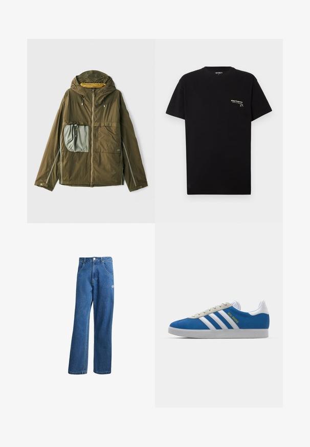 Olíva zöld, könnyű kabát kapucnival, cipzáros elülső résszel, nagy szürke zsebbel, fényvisszaverő részletekkel és állítható zsinórral a kapucnin.; Fekete pamut póló rövid ujjal, kerek nyakkivágással, és egy kis fehér logóval a bal mellrészen.; Kék, magas derekú, bő szárú farmernadrág elülső zsebekkel, övhurkokkal, gombos záródással és kicsi Adidas logóval a jobb combon.; adidas Originals ADIDAS GAZELLE SHOES - Beltéri futballcipő - real madrid/bluebird/footwear white/crew yellow