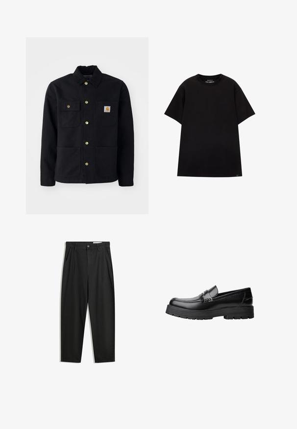 Čierna bunda vyrobená z odolného materiálu, s golierom, zlatými gombíkmi, dvomi náprsními vreckami a štvorcovou nášivkou so logom na ľavom vrecku.; PULL&BEAR JOIN LIFE - Základné tričko - black; Čierne bavlnené nohavice s voľným strihom, s klasickým pásom, prednými záhybmi a bočnými vreckami. Hladká textúra bez vzorov.; Čierne kožené mokasíny s masívnou podrážkou a dekoratívnym pásom cez hornú časť, zobrazené z ľavého bočného profilu na bielom pozadí.