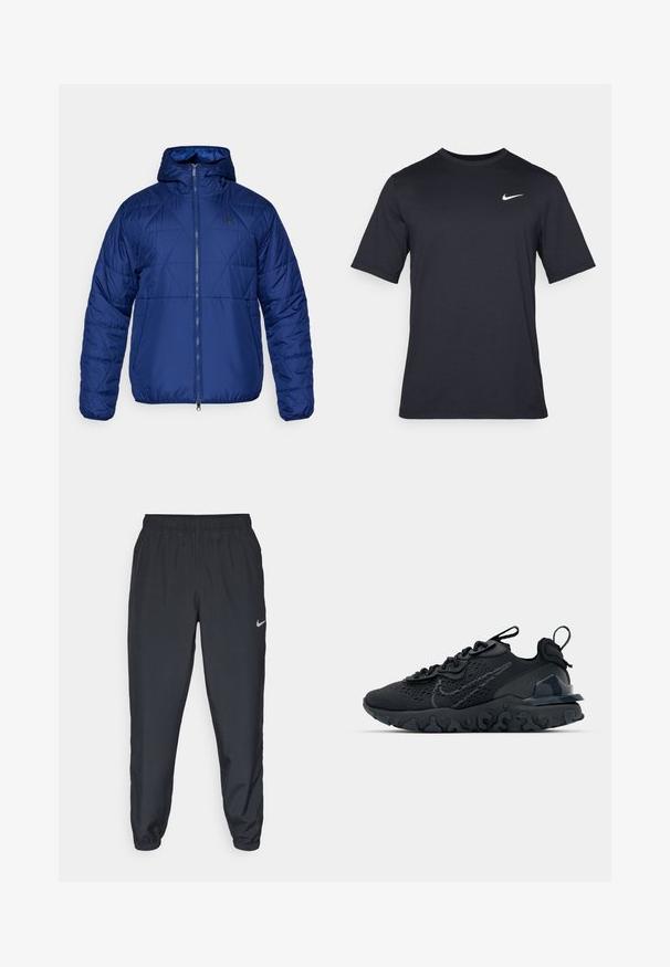 Modra izolirana jakna s kapuco, ki ima prešito vzorčenje, sprednji zadrgo in subtilno logo na prsih. Gladek material in prilegajoč kroj.; Črna kratkotrajna majica Nike iz gladkega materiala, z belim logotipom Swoosh na zgornji levi strani, okrogel izrez.; Črne trenirke iz lahkega materiala z elastičnim pasom, manšetami na gležnjih in diskretnim logotipom Nike na levi strani.; Črne športne čevlje z zračno mrežno zgornjim delom, strukturiranimi dodatki in valovitim gumijastim podplatom. Imajo odsevni logo in sistem vezalk.