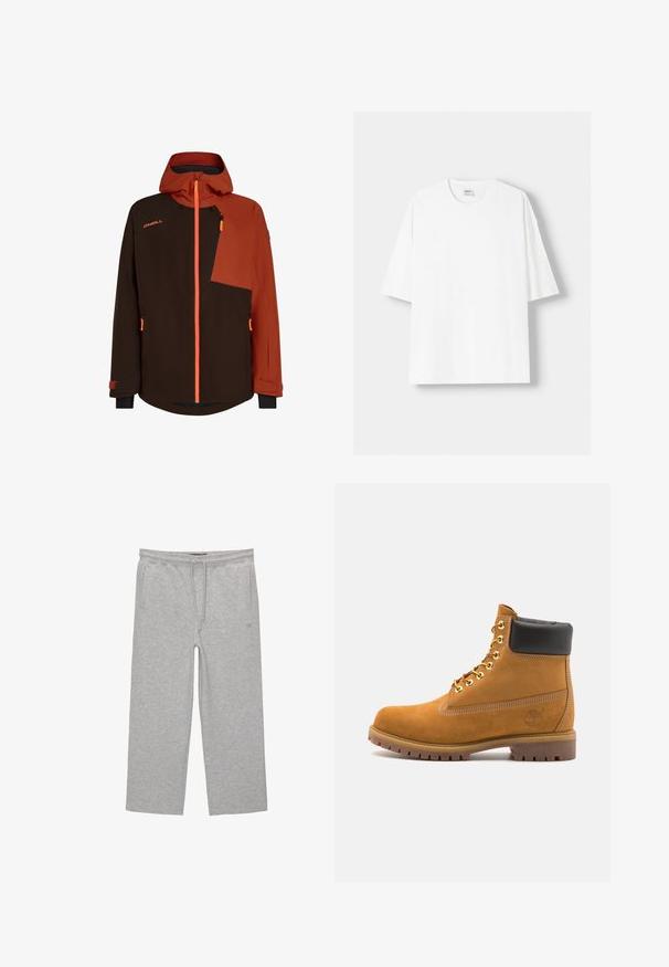 Braune und orange isolierte Jacke mit Kapuze, Reißverschluss-Brusttasche, kontrastierenden Stoffpaneelen und verstellbaren Bündchen.; Weißes kurzärmliges T-Shirt aus Baumwolle mit Rundhalsausschnitt und lockerer Passform. Glatte Textur, ohne sichtbare Muster oder Akzente.; Graue Baumwoll-Loungehosen mit elastischem Bund, Kordelzug und zwei seitlichen Taschen; gerader Schnitt, weiche Textur, ohne Muster.; Beige Wildleder-Ankle-Boot mit schwarzem gepolstertem Kragen, goldenen Metallösen, weißen Nähdetalben und einer robusten Gummisohle mit ausgeprägtem Profil.