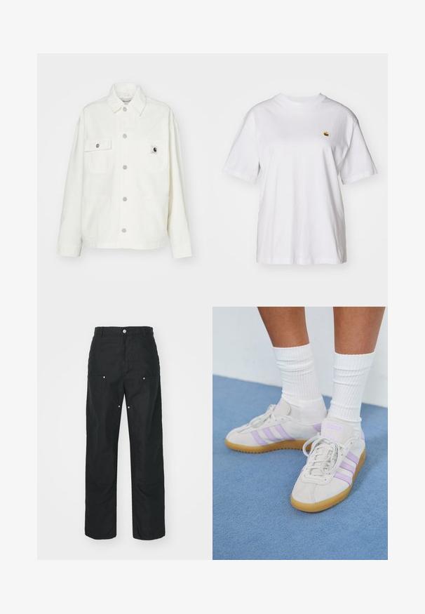 Fehér pamut dzseki gombos elejével, két mellzsebbel és négyzet alakú logóval. Lazán illeszkedő szabás, hosszú ujjakkal és látható varrással.; Fehér pamut póló laza szabással, rövid ujjakkal és egy kis hímzett logóval a bal mellrészén.; Fekete nadrág, egyenes lábbal, textúrált anyagból készült. Dekoratív ezüst hardware-rel és egyedi varrási részletekkel rendelkezik.; Világosszürke velúr edzőcipők három lila csíkkal, gumi talppal, lapos fűzőkkel és fehér bordás zoknikkal. Kék háttér előtt.