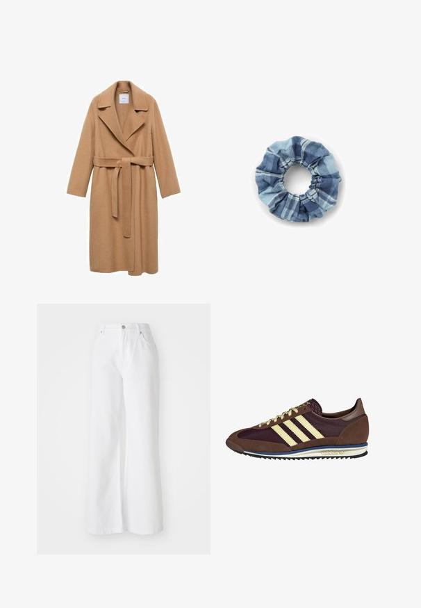 Płaszcz z wełny camelowej z wyraźnymi klapami, paskiem w talii i długimi rękawami. Posiada prosty krój i minimalistyczny design.; Kremowy sweter z poziomymi paskami w kolorach czarnym, złotym, pomarańczowym i brązowym. Wykonany z miękkiego, fakturowanego dzianiny z okrągłym dekoltem.; Białe dżinsowe spodnie w szerokim kroju z wysokim stanem, z przednimi kieszeniami i srebrnym zapięciem na guzik. Tekstura jest gładka, w jednolitym kolorze.; Brązowe i burgundowe sneakersy wykonane z zamszu i siateczkowych materiałów, z trzema kremowymi paskami, teksturowanym materiałem na języku i gumową podeszwą.; Denimowa scrunchie w niebieskich odcieniach z wzorem w kratę. Miękka faktura z marszczonymi krawędziami i elastycznym środkiem zapewniającym pewne trzymanie.