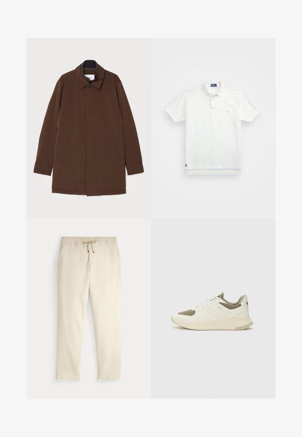 Cappotto esterno marrone con taglio dritto, colletto a punta, due tasche laterali e chiusura con un bottone. Tessuto dalla consistenza liscia.; Polo bianco in cotone, con colletto classico, placca con tre bottoni e taschino sul lato sinistro del petto; piccolo logo sull'orlo.; Pantaloni casual off-white con vita elastica e cordino, gambe dritte e tasche laterali su uno sfondo neutro.; Sneaker atletica bianca e beige chiaro, con tomaia in mesh, dettagli perforati e una suola intermedia texturizzata con marchio sul tallone.