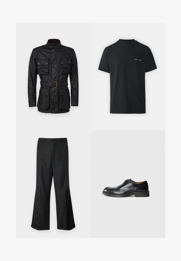 Fekete viaszolt pamutdzseki magas gallérral, négy elülső zsebbel, övvel a deréknál és arany színű fém kiegészítőkkel. Sima textúra és strukturált dizájn.; Fekete pamut póló klasszikus kerek nyakkal, rövid ujjakkal, és két kicsi fehér "SAMSØE" logóval a bal mellen.; Fekete, bő szárú nadrág gombos derékkal és felhajtott szegélyekkel, sima fehér háttér előtt bemutatva.; Fekete bőrből készült férfi cipő lekerekített orral, sima felülettel, fűzőkkel és alacsony, texturált gumitalppal. Tiszta vonalak és letisztult dizájn.