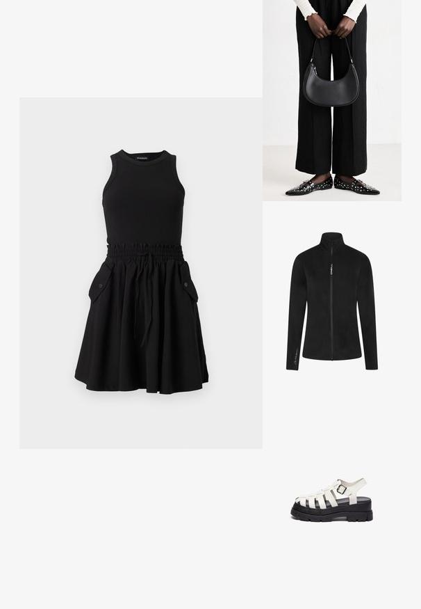 Črna flis jakna z visokim ovratnikom in polnim zadrgo. Značilnosti vključujejo gladko teksturo in belo blagovno znamko na prsih in rokavu.; Črna brezrokavna obleka z rebrasto zgornjim delom in široko krilo. Vsebuje elastičen pas in dva stranska žepa s gumbi.; Bele sandale z belimi naramnicami in debelim črnim podplatom ter nastavljivim gležnjarjem, ki ima kvadratno kovinsko zaponko. Gladka tekstura in moden dizajn.; Črna usnjena torba za ramo z zaokroženo obliko, sijajno površino in srebrnimi dodatki. Oseba nosi črne široke hlače in loaferje s konicami.