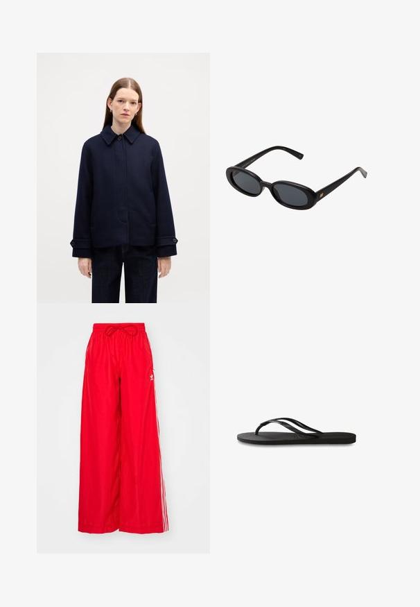 Marine uldjakke med knapkrave, sidelommer og justerbare manchetter. Har et enkelt design og struktureret stof.; Langærmet hvid T-shirt med rund hals og "WEEKDAY" mærke på den indvendige krave, lagt fladt på en lys grå baggrund.; Røde brede bukser lavet af letvægtsstof, med hvide sidelister og en elastisk talje med snøre.; Sorte flip-flop med en tekstureret gummisål, to slanke stropper og et subtilt, præget logodetalje på stroppen.; Store store