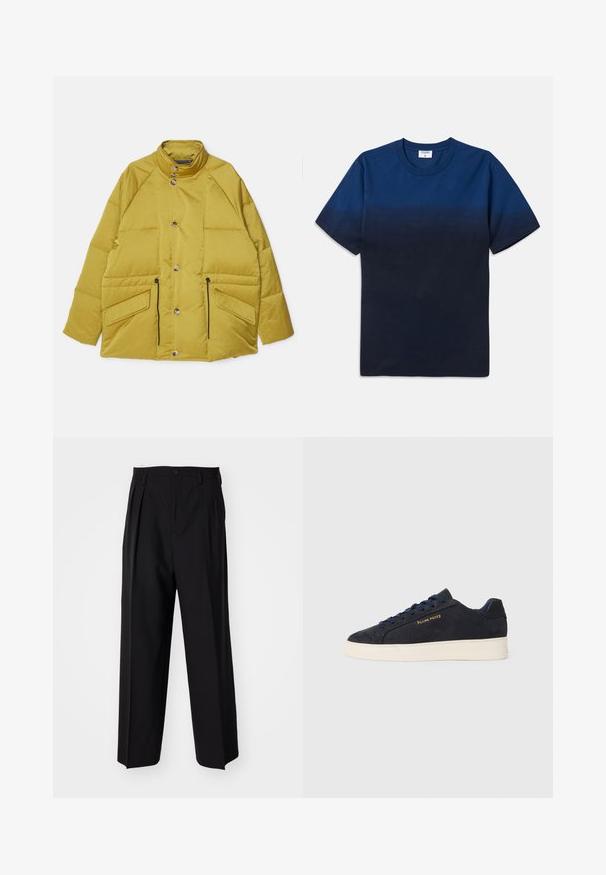 Doudoune jaune avec un col haut, fermeture à bouton-pression, deux poches avant et accents de cordon noir sur les côtés.; T-shirt en coton bleu marine avec un col rond, des manches courtes et un motif dégradé subtil passant de teintes plus claires à plus foncées.; Pantalons plissés noirs avec un design droit et large. Fabriqués en tissu lisse, avec une fermeture à bouton et des passants de ceinture.; Baskets basses en daim bleu marine avec semelle blanche, lacets bleu marine et logo "Filling Pieces" en or sur le côté.