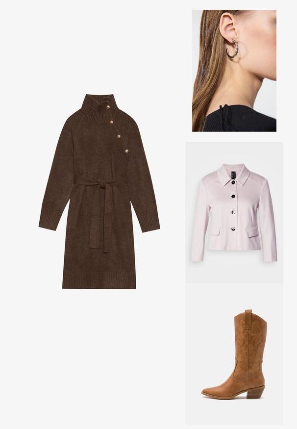 Helle rosa Jacke mit runder Kragen, schwarzen Knöpfen und zwei Fronttaschen. Die glatte Textur und das taillierte Design unterstreichen ihren strukturierten Look.; Braunes Strickkleid mit hohem Rippkragen, seitlichen Knöpfen und einem passenden Stoffgürtel. Rippbündchen und der Saum sorgen für Struktur.; Braune Leder-Cowboy-Stiefel mit spitzem Zehenbereich, bestickten Wirbelmustern am Schaft und einem gestapelten Blockabsatz. Verfügt über einen Ziehriemen für das einfache Anziehen.; Silberne Creolen mit polierter Oberfläche, die kleine goldene Akzentdetails und eine runde Form aufweisen, am Ohrläppchen getragen.