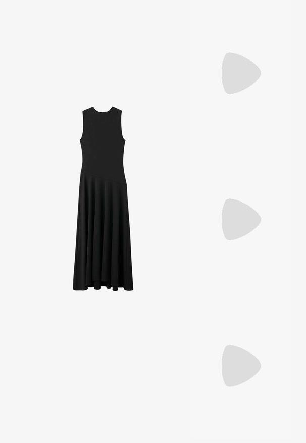 Robe maxi noire sans manches avec un corsage ajusté et une jupe évasée, arborant une texture lisse et un design minimaliste, sans fermetures visibles.; Talons compensés noirs avec une pointe aiguë, dessus en tissu, détail de nœud sur le devant, et un petit talon cylindrique.; Lunettes à monture ovale noire avec des accents translucides violets sur les verres. La monture a une finition mate et des branches fines et droites.; Sac bandoulière en cuir noir avec une texture lisse, de forme rectangulaire et un détail en chaîne métallique à l'avant. Sangle réglable incluse.