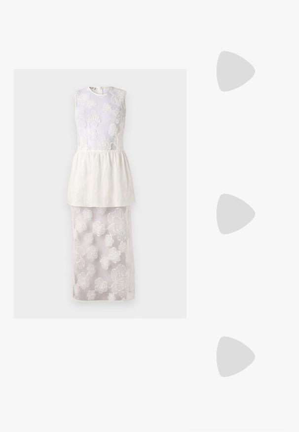 Robe blanche avec un haut sans manches mettant en valeur une broderie florale, une taille en peplum superposée et une jupe inférieure transparente ornée de motifs floraux.; Sandale à talon haut en paille tressée de couleur beige avec des détails frangés et des accents bleus, comportant un bout ouvert arrondi et un talon aiguillé effilé.; Gucci Lunettes de soleil - gold-coloured/pink; Porte-monnaie en cuir noir avec texture froncée, cadre en métal argenté, fermeture à verrouillage kiss-lock et bandoulière en chaîne. Surface lisse et douce.