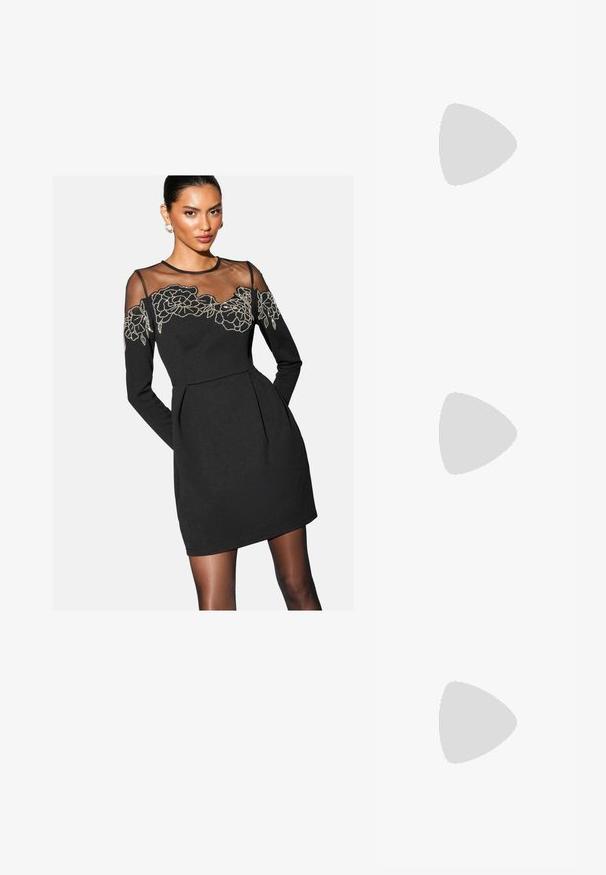 Črna obleka z dolgimi rokavi, prosojnim mrežastim izrezom in cvetličnim vezenjem v zlati barvi. Prilagojena oblika z nabranim detajlom krila.; Bela slingback peta z ostrim nosom, gladka zgornja prevleka, nizka blok peta in zasnova z stranskimi izrezi ter nastavljivim trakom z zaponko.; Okrogle sončna očala s temnimi lečami in zlatimi okvirji. Model nosi svetlo modro, rebrasto jakno s gumbi in belimi rokavi v kontrastni barvi.; Michael Kors denarnica v bež lakiranem platnu z mišičnim vzorcem ponavljajočega se logotipa MK, z zlatim okovjem in snemljivo verižico.