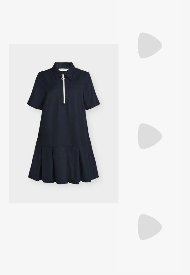 Laivastonsininen lyhythihainen mekko, jossa on kauluksellinen pääntie ja edessä vetoketju. Mekossa on levenevä, laskostettu helmiosa, joka lisää tilavuutta ja liikettä.; Mustan nahkaisen polvipituisen saappaan paksu pohja, jossa on sileä pinta, pyöreä kärki ja minimalistinen siluetti.; Musta nahkainen ristiselkäkassi, jolla on sylinterimäinen muoto, vetoketju suljettuna ja säädettävä hihna. Sujuva pinta ja minimalistiiset muotoiluyksityiskohdat.; Kultasetti kultaisenvärisiä korvakoruja, jotka sisältävät erilaisia muotoiluita, kuten nappikorviksia, rengaskorviksia ja roikkuvia korviksia, joissa on helmiä ja strasseja.