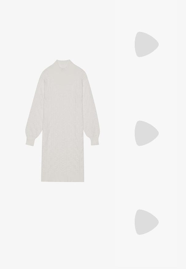 Svart atletisk tanktopp tillverkad av lätt och andningsbart tyg. Har en rund halsringning och en diskret logotyp på den övre vänstra sidan.; Vit kabelstickad klänning med hög krage, ballongärmar och ribbad nederkant, med ett texturerat mönster genom hela plagget.; Svarta lackläder slingback klackar med spetsig tå och geometrisk klack. Har en elegant, minimalistisk design och slät yta.; Svart läderhandväska med en böjd form, avtagbar rem och guldiga detaljer. Väskan har ett lock med en spänndetalj.