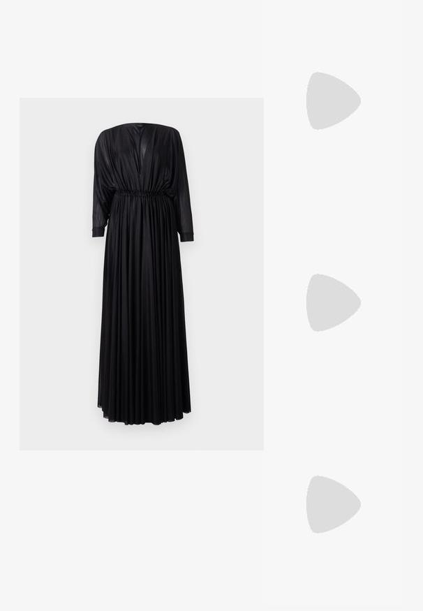 Vestido maxi negro hecho de una tela suave, con un escote en V profundo, cintura elástica y mangas largas con detalles fruncidos. Pliegues verticales repartidos por todo el vestido.; Patrizia Pepe BOOTS - Botas mosqueteras - nero; Chaleco de cuero negro con cuello alto, bolsillos con cremallera y un bolso de hombro negro acolchado con un acento de hardware plateado, combinado con una falda larga negra.; Aros de plata en forma de aro con un acabado liso y brillante. Diseño redondeado y ligero, con cierre de tipo post-back.