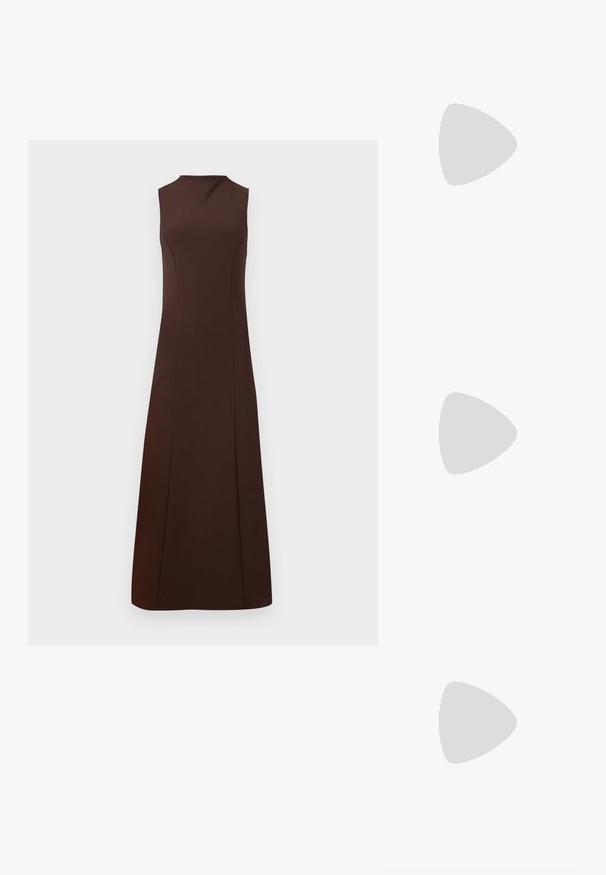 Top nero a collo alto con un profondo scollo a V e schiena scoperta, realizzato in un tessuto liscio, silhouette aderente, branding minimal in un colore a contrasto.; Abito senza maniche di colore marrone con scollo alto, corpino aderente e gonna svasata. Realizzato in un tessuto liscio senza motivi o accessori visibili.; Scarpa slingback in vernice nera con punta affusolata, cinturini alla caviglia con fibbie in argento e accessori, e tacco sottile.; Borsa a mano metallica dorata con un design strutturato, superficie liscia e tracolla regolabile. Presenta una forma triangolare unica e cuciture minimaliste.; Orecchini in tono oro caratterizzati da forme ondulate eTexture. Comprendono chiusure clip-on scultoree e un design a cerchio aperto con finitura martellata.