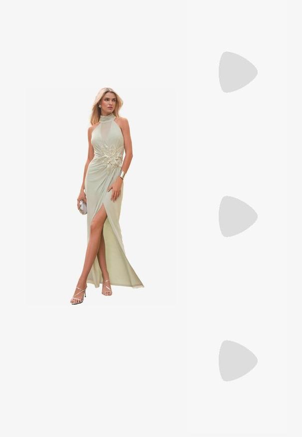 Tamsiai mėlynas medvilninis marškinėlis su apvaliu iškirpimu ir trumpomis rankovėmis, turintis laisvą siluetą ir lygią tekstūrą. Be raštų ar akcentų.; Mėtų žalios spalvos halter tipo suknelė su tinklelio detalėmis, puošniomis gėlių dekoracijomis, aukštu skeltu bei plazdančia medžiaga, derinama su sidabriniais aksesuarais.; Balti slingback kulniukai su smailiu pirštu, lygia viršutine medžiaga, žemu blokuotu kulnu ir šoniniu išpjovimu su reguliuojamu sagtimi.; Apskriti saulės akiniai su tamsiais objektyvais ir auksiniais rėmeliais. Modelis vilki šviesiai mėlyną, raukinį kardiganą su mygtukais ir kontrastingomis baltomis rankovėmis.; Michael Kors rankinė smėlio spalvos dengto kanvoje su pakartotiniu MK logotipo raštu, auksinėmis detalėmis ir nuimamu grandininiu dirželiu.