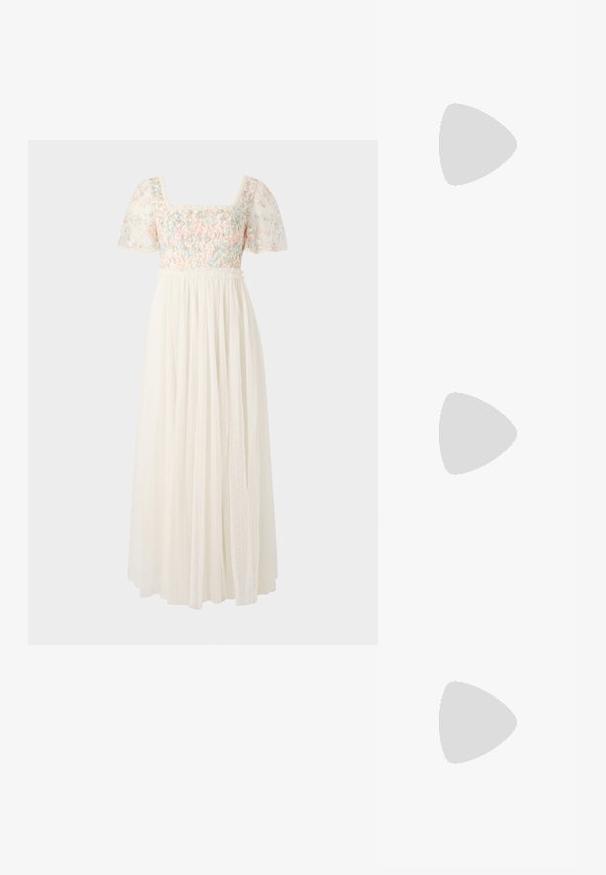 Witte jurk met een vierkante halslijn, korte pofmouwen, geborduurde bloemen in pasteltinten en een vloeiende, gepunte rok.; Zwart patent slingback hak met een spitse neus, voorzien van een gestructureerde slangenprint, verstelbare band en een korte, gestructureerde blokhak.; Zwarte leren schoudertas met twee vo pockets, gouden gespen, ritsluiting en een smalle band. Tekstuur oppervlak en compacte rechthoekige vorm.; Gouden metalen oorbellen in de vorm van een gebogen, verlengde hoop. Kenmerkend zijn het gladde, glanzende oppervlak en de afgeronde punt voor extra detail.