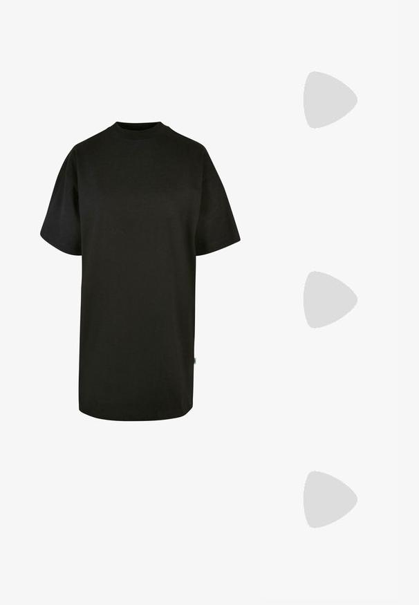Urban Classics Robe en jersey - black; Sandale à talon bloc en cuir noir, ouverte à l'avant, avec une large bride. Présente une texture lisse et un design minimaliste.; Lunettes de soleil noires en forme de chat avec des verres foncés. Fabriquées en plastique, elles présentent une surface lisse et des détails de logo sur les branches.; Sac à main en cuir noir avec une texture lisse, une forme courbée, une bandoulière ajustable et un logo en relief discret à l'avant.